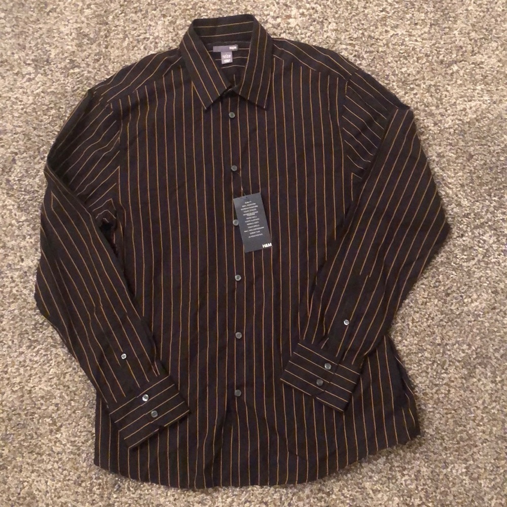 Slim Fit Men’s Dress Shirt